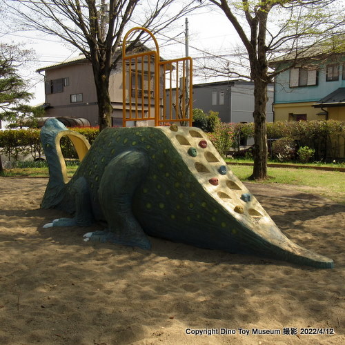 埼玉県鴻巣市　ひばり野あじさい公園の不思議な恐竜すべり台