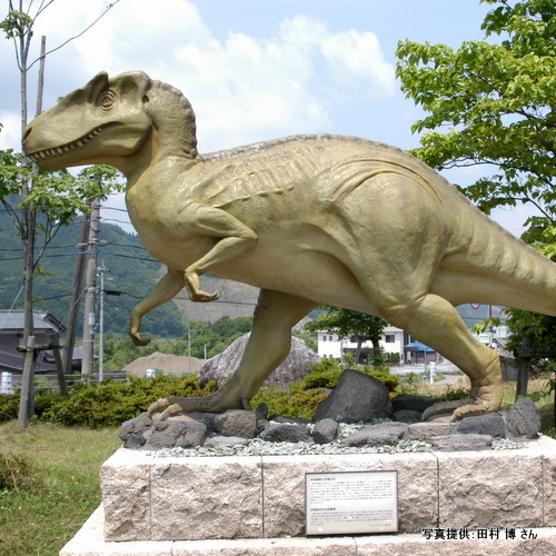 大渡交差点の恐竜モニュメント（福井県勝山市）【こんなところで恐竜発見！】　