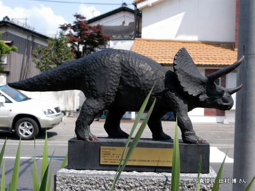 元禄線の恐竜モニュメント（福井県勝山市）【こんなところで恐竜発見！】　