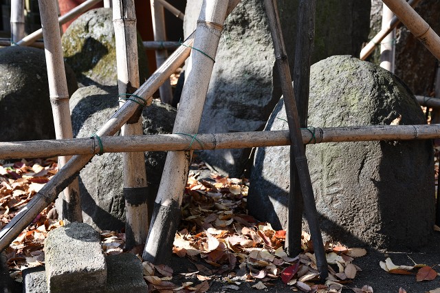 木場洲崎神社の力石　２個