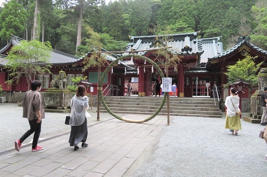 箱根神社境内の茅の輪