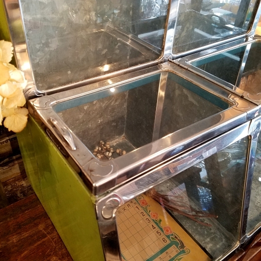 レトロな駄菓子屋/お茶屋のブリキ製ガラスショーケース - [Sold Out 
