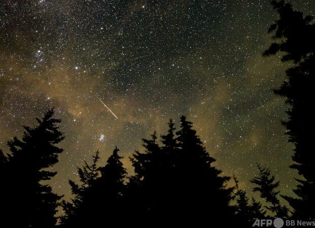 ピーク迎えるペルセウス座流星群 NASAが写真公開